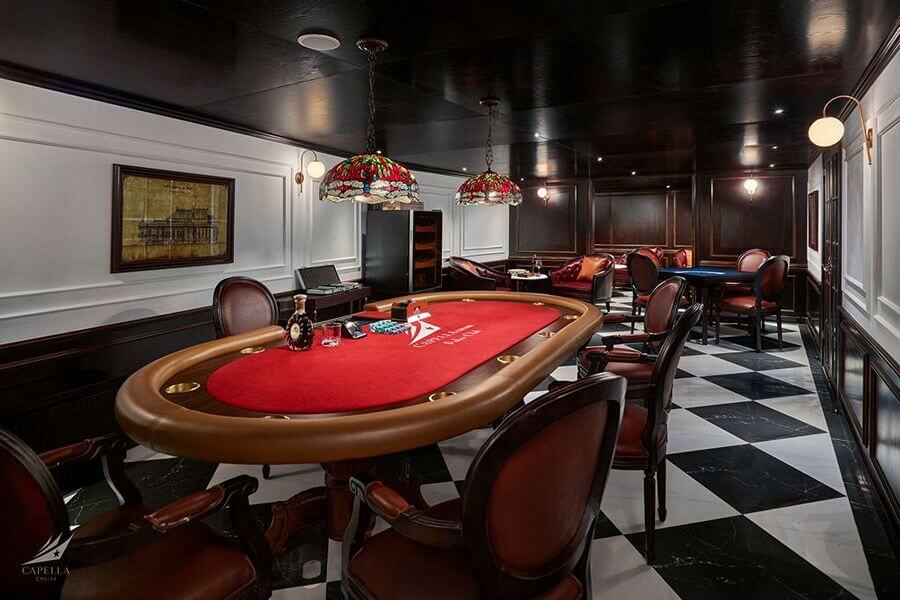 Cigar & Poker Club, duy nhất trên các du thuyền Vịnh Lan Hạ 