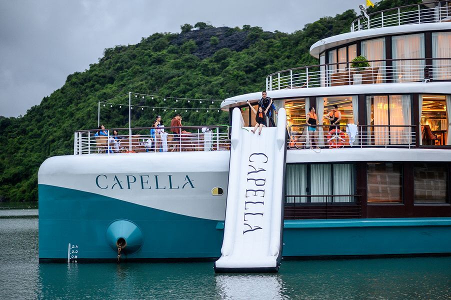 Máng trượt nước độc đáo trên Du thuyền Capella 