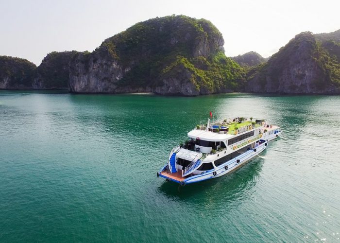 Tàu La Casta Daily tour thăm Vịnh Hạ Long 8 tiếng