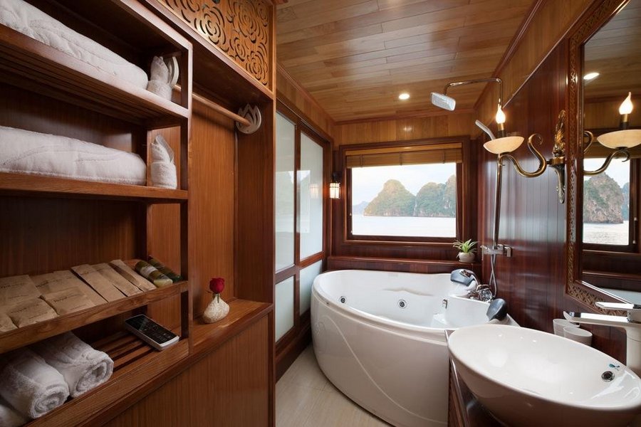Phòng tắm trên du thuyền LaRegina